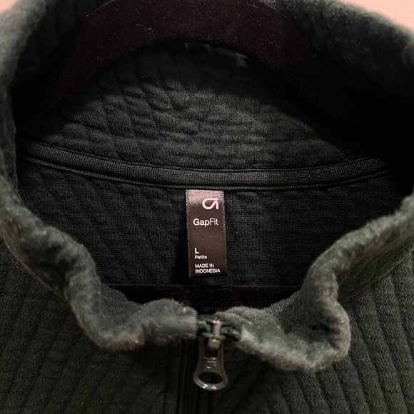 GapFit Quilted Jacquard Half-Zip Pullover - Picture 4 of 5